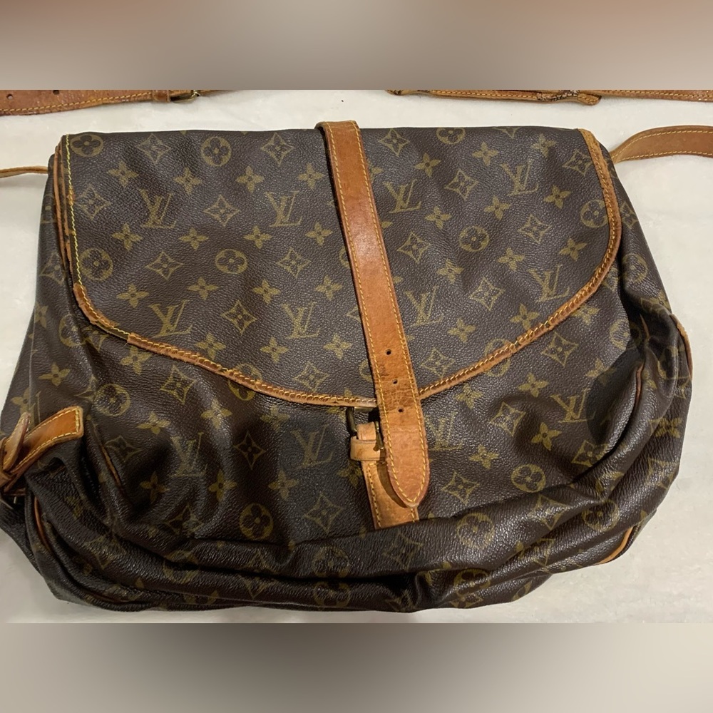 Louis Vuitton Saumur 35 Monogram Crossbody